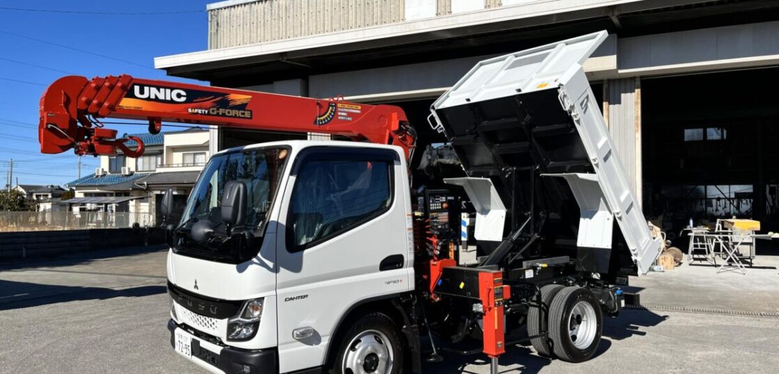 クレーン付ダンプNo59　標準幅ショートボデー　ユニック4段クレーン付ダンプ　登録済み未使用車　新車新品架装！