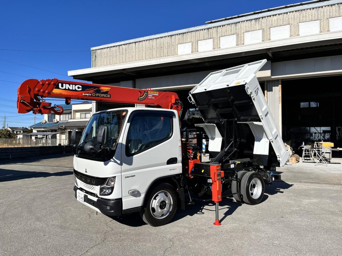 クレーン付ダンプNo59　標準幅ショートボデー　ユニック4段クレーン付ダンプ　登録済み未使用車　新車新品架装！
